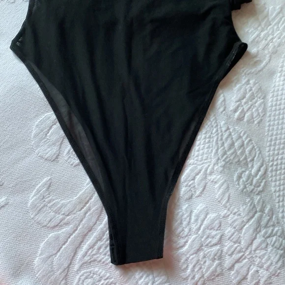 Body mesh. Black. Perfect for Halloween 🎃 - Picture 4 of 7